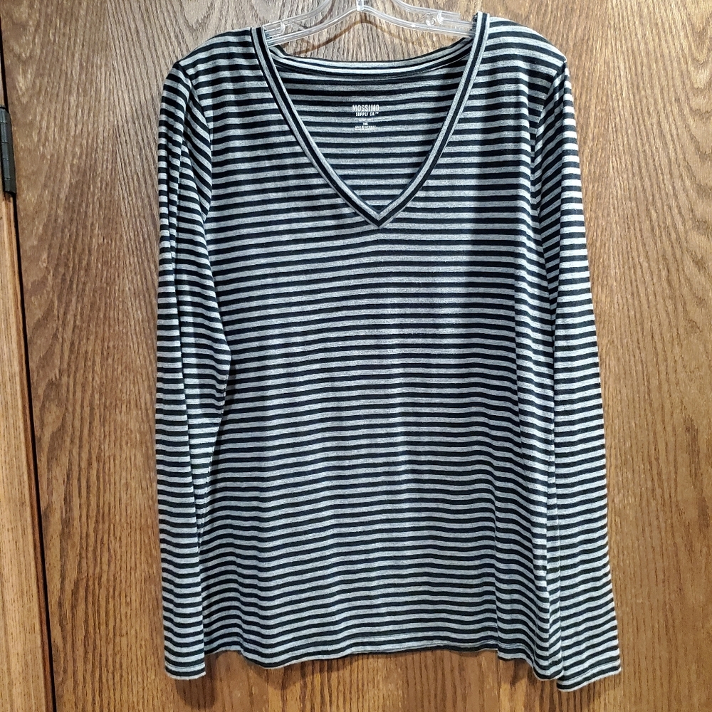 Mossimo Supply Co Black & Grey Stripe Vee Neck Long Sleeve Tee Shirt Size…